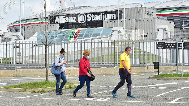 La segunda ola del coronavirus golpea al Calcio y a otras ligas | Ver