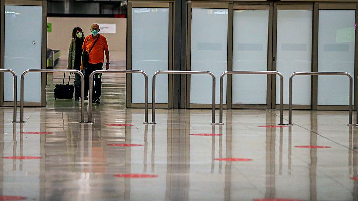 La hora de La 1 - La Policía realiza controles aleatorios en la aeropuerto de Barajas tras las restricciones por coronavirus