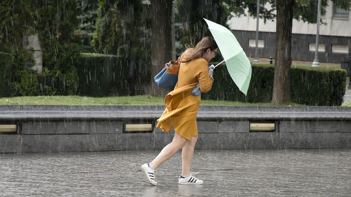 El tiempo - Fuertes chubascos este martes en Canarias y ascenso térmico casi generalizado