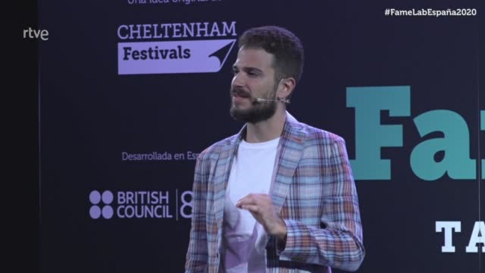 FECYT | Famelab 2020 | Alejandro Sánchez y su monólogo científico sobre cómo funciona el sistema GPS - FECYT | Ver