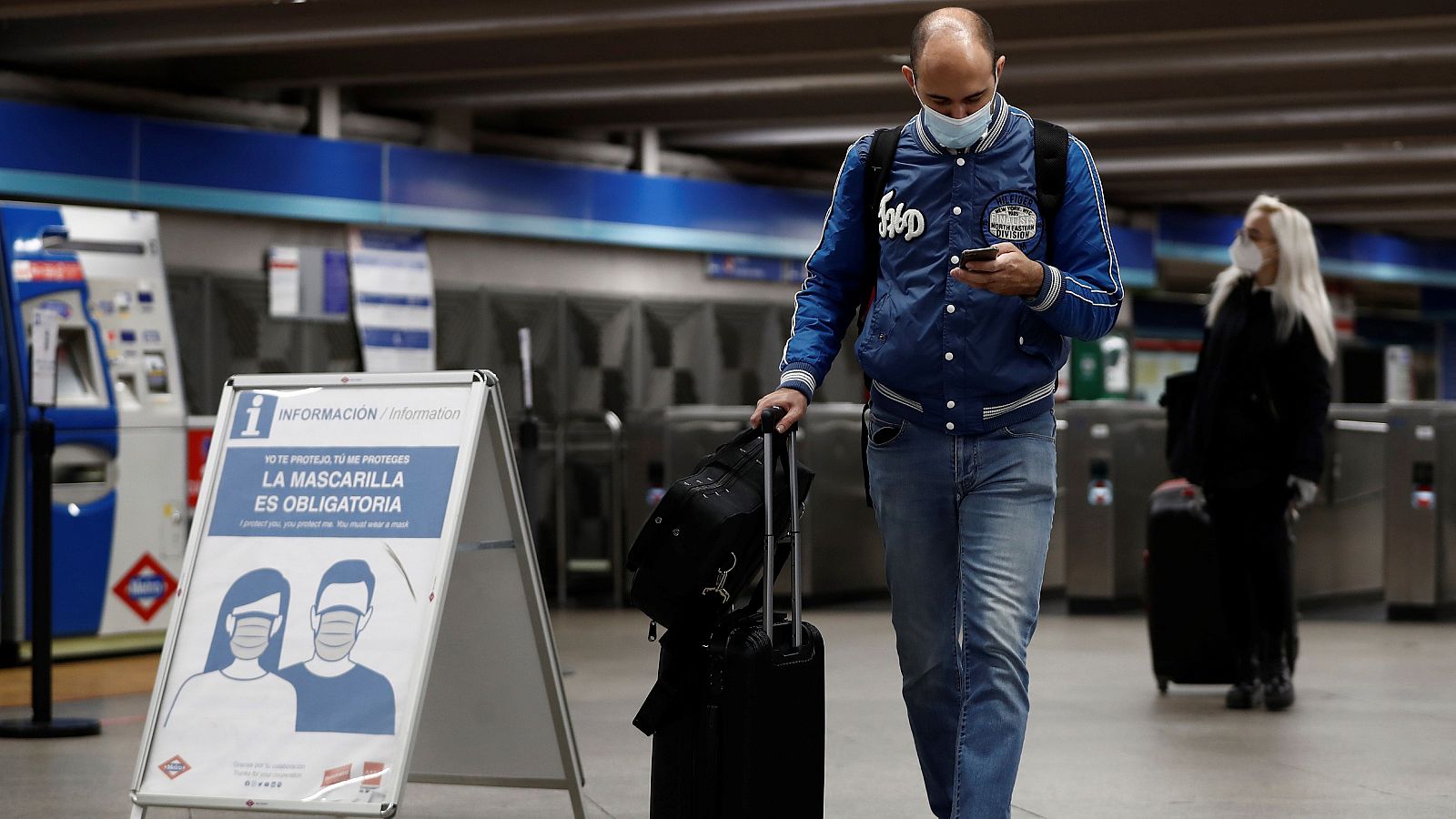 Coronavirus - Científicos insisten en el peligro de los espacios cerrados y mal ventilados - RTVE.es - Telediario 1 | Ver