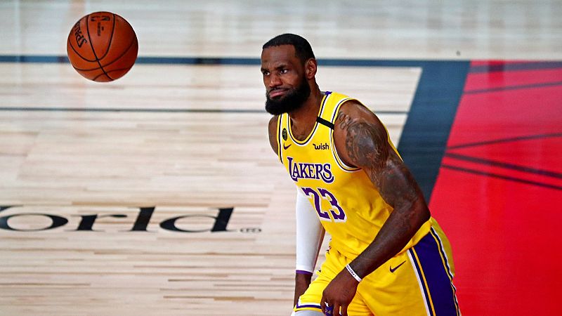 Los Lakers ganan a Miami y se quedan a un triunfo del título de la NBA