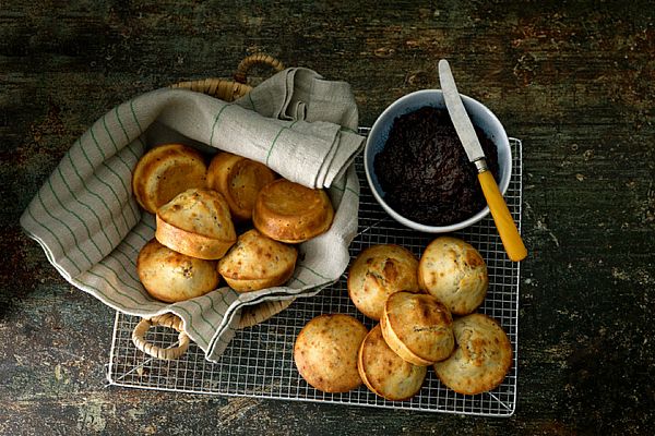 Aquí la Tierra - Paquita, María Victoria y la receta de los bollos