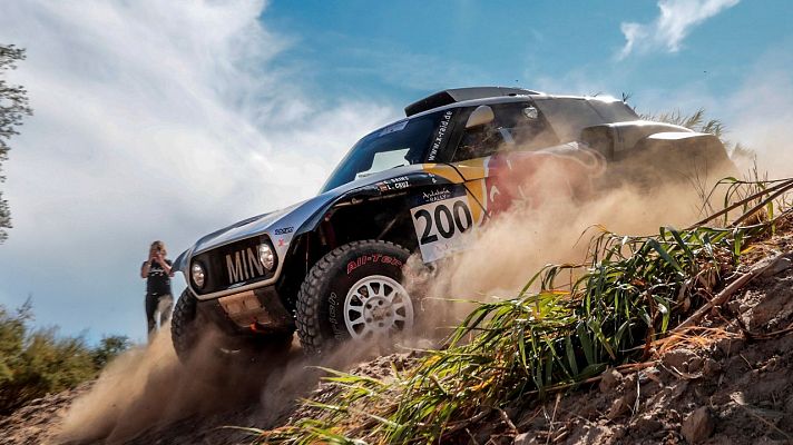 Telediario 1 - Sainz buscar recortar diferencias con respecto la cabeza en el Rally de Andalucía