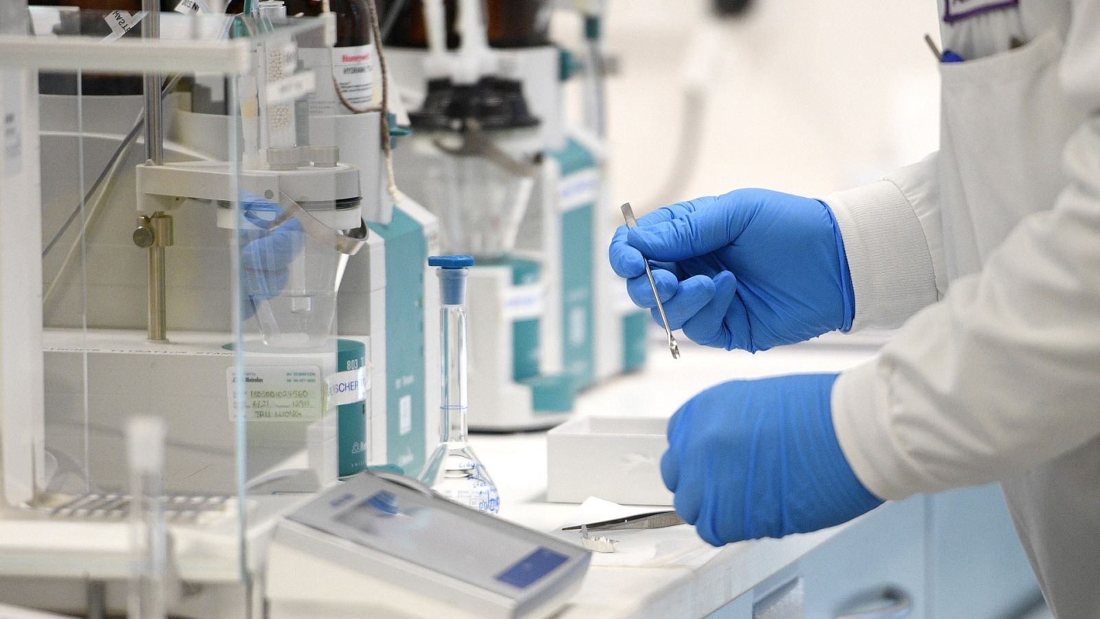 Un voluntario español de la vacuna contra la COVID-19 da positivo