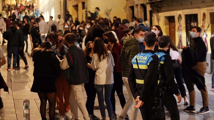 Telediario 1 - La Universidad de Salamanca expulsa a 36 alumnos por no respetar las medidas anticoronavirus