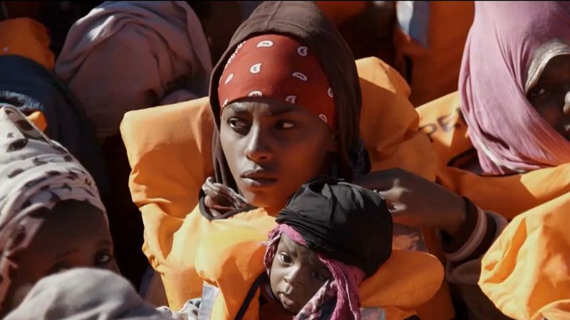 'Cartas mojadas', el duro relato sobre la inmigración en el mar | Ver