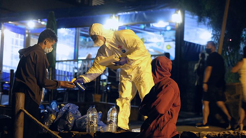 Más de mil migrantes llegan a Canarias en las últimas horas