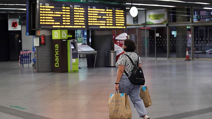 Informativo 24h - Los viajes en tren en Madrid bajan casi un 70% respecto al anterior puente del Pilar