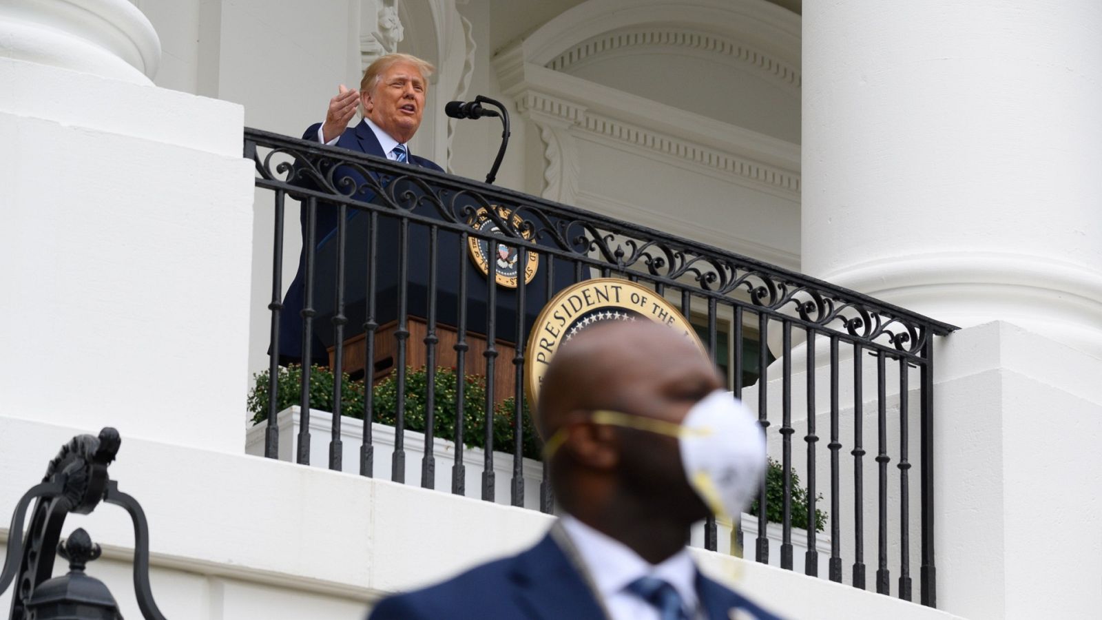 El médico de Trump asegura que ya no representa "un riesgo de contagio"