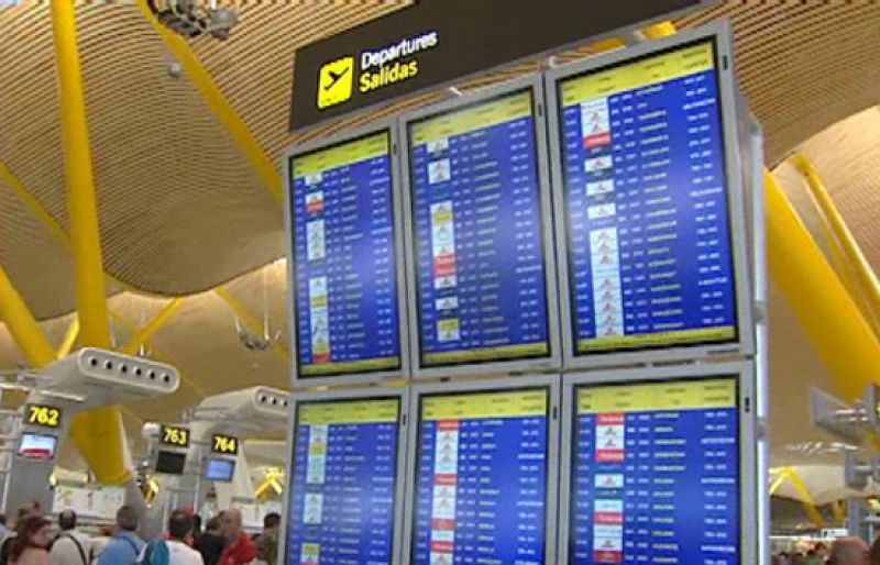 AENA sigue investigando por qué la T4 de Barajas quedó a oscuras este sábado | Ver