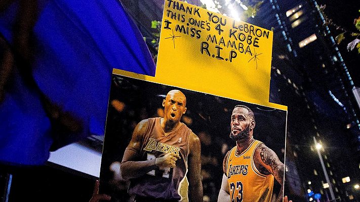 Telediario 1 - LeBron James lidera a los Lakers para ganar el anillo y asume el legado de Kobe Bryant