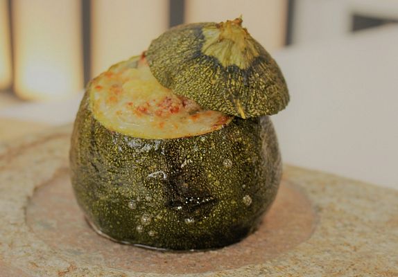 RTVE Cocina - Calabacín relleno de pollo y gratinado