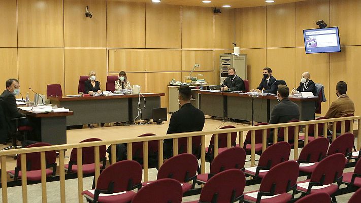 Telediario 1 - Comienza el juicio contra exjugadores del Eibar