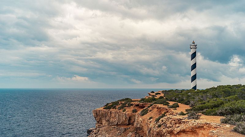 Chubascos dispersos en zonas de Cataluña, Ibiza, entorno de la Comunidad Valenciana y Murcia - ver ahora