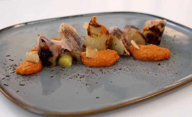 RTVE Cocina - Puerros al vapor con salsa romesco