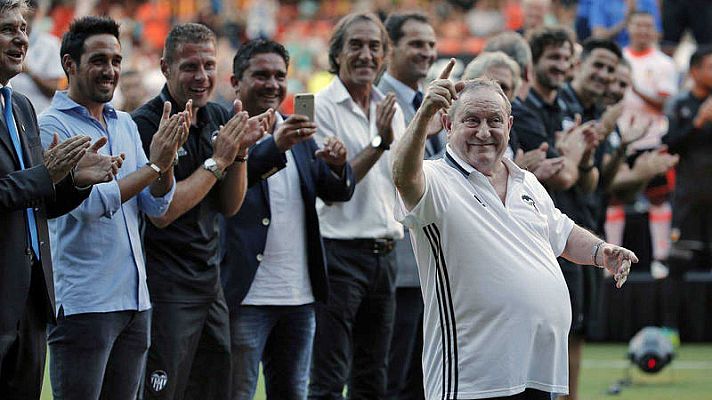 Telediario 1 - Las cenizas de Españeta serán esparcidas en el campo de Mestalla