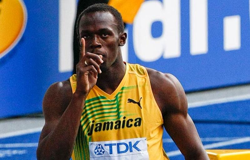 Bolt pasa de ronda en 200