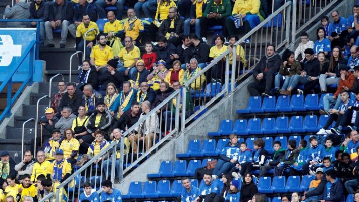 Telediario 1 - El fútbol no profesional arranca con público y polémica