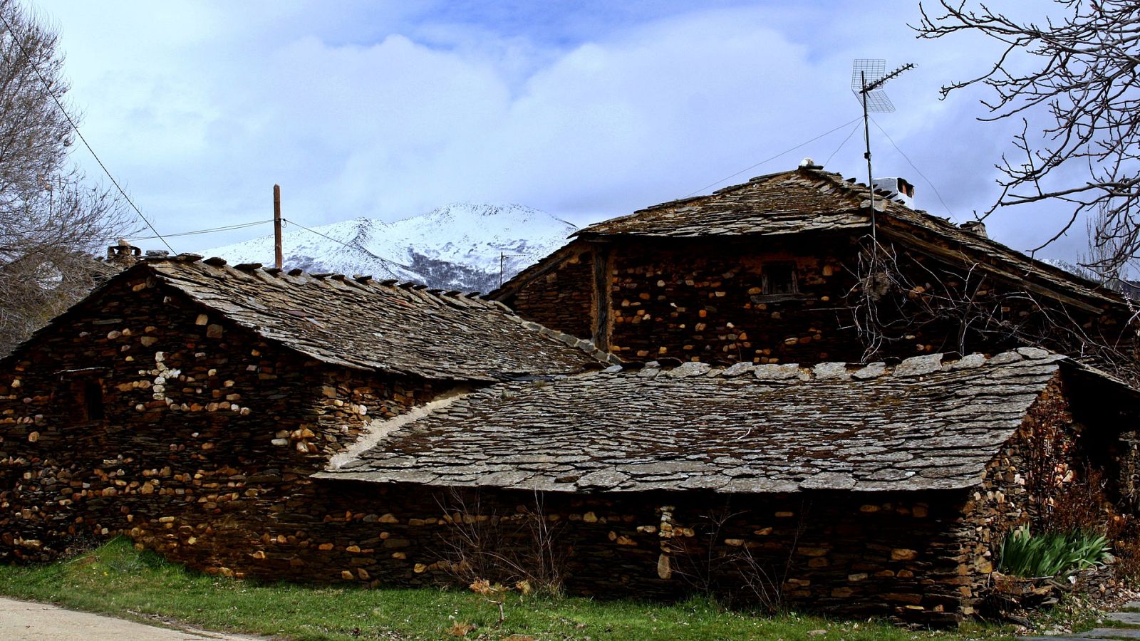 Heladas débiles de madrugada en la meseta Norte, más intensas en Pirineos - ver ahora