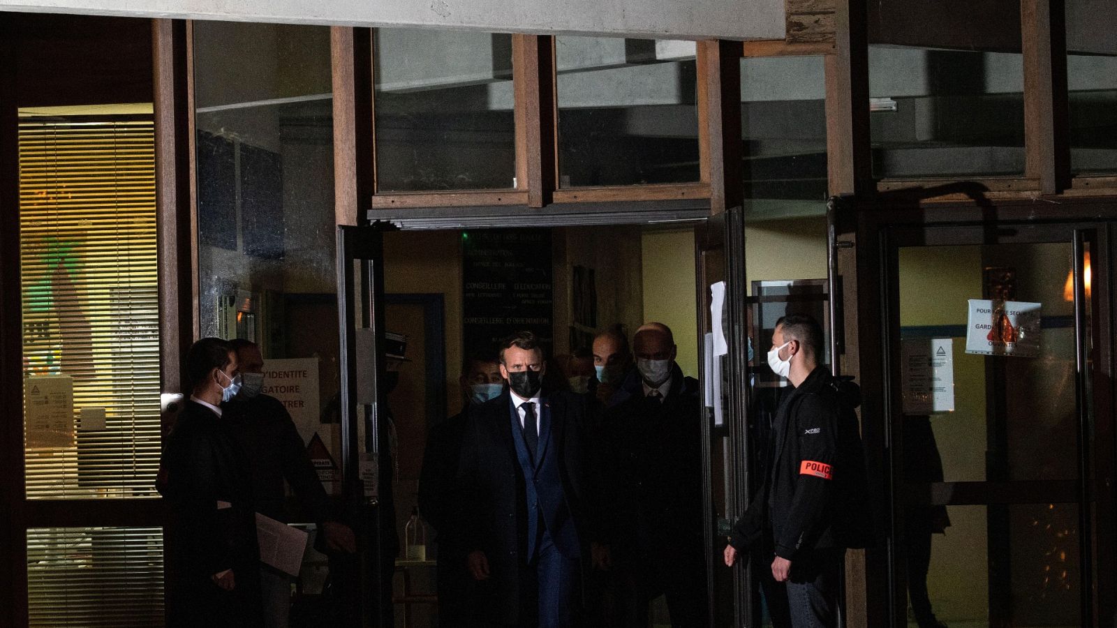 Francia investiga como acto terrorista la decapitación de un profesor en plena calle