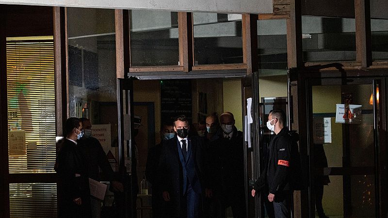 Francia investiga como acto terrorista la decapitación de un profesor en plena calle