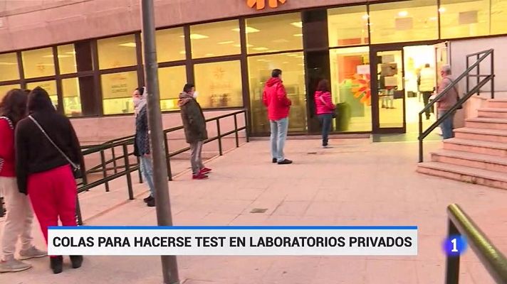  - Colas para hacerse test en laboratorios privados