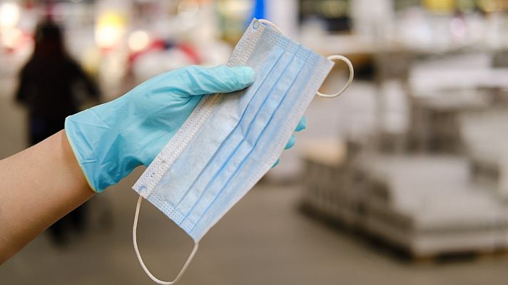 Telediario 1 - Las baratas mascarillas portuguesas atraen al comprador español