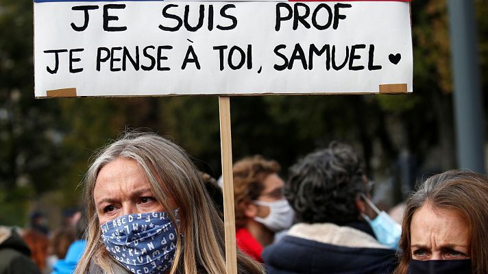 Telediario 1 - Concentraciones en Francia en repulsa al ataque contra el profesor decapitado
