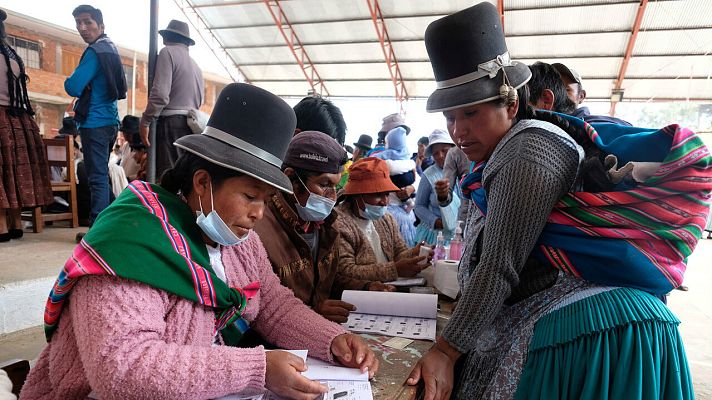 Informativo 24h - Los sondeos a pie de urna dan la victoria al partido de Evo Morales en la primera vuelta de las presidenciales de Bolivia