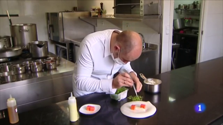 Telediario 1 - Celebramos el 'Día del Chef' visitando el pueblo más pequeño con un restaurante con una Estrella Michelin