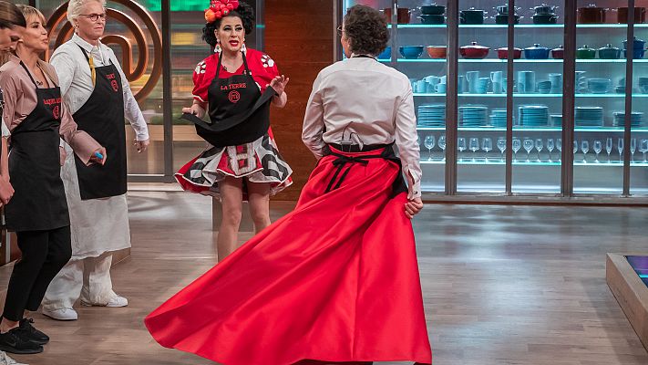 MasterChef Celebrity - La espectacular falda de Josie y la preocupación de Flosie