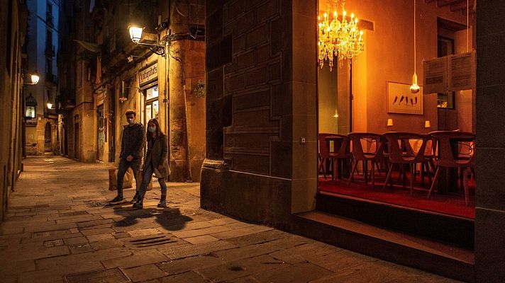 Telediario 1 - La segunda ola del coronavirus lleva a estudiar la aplicación del toque de queda en España