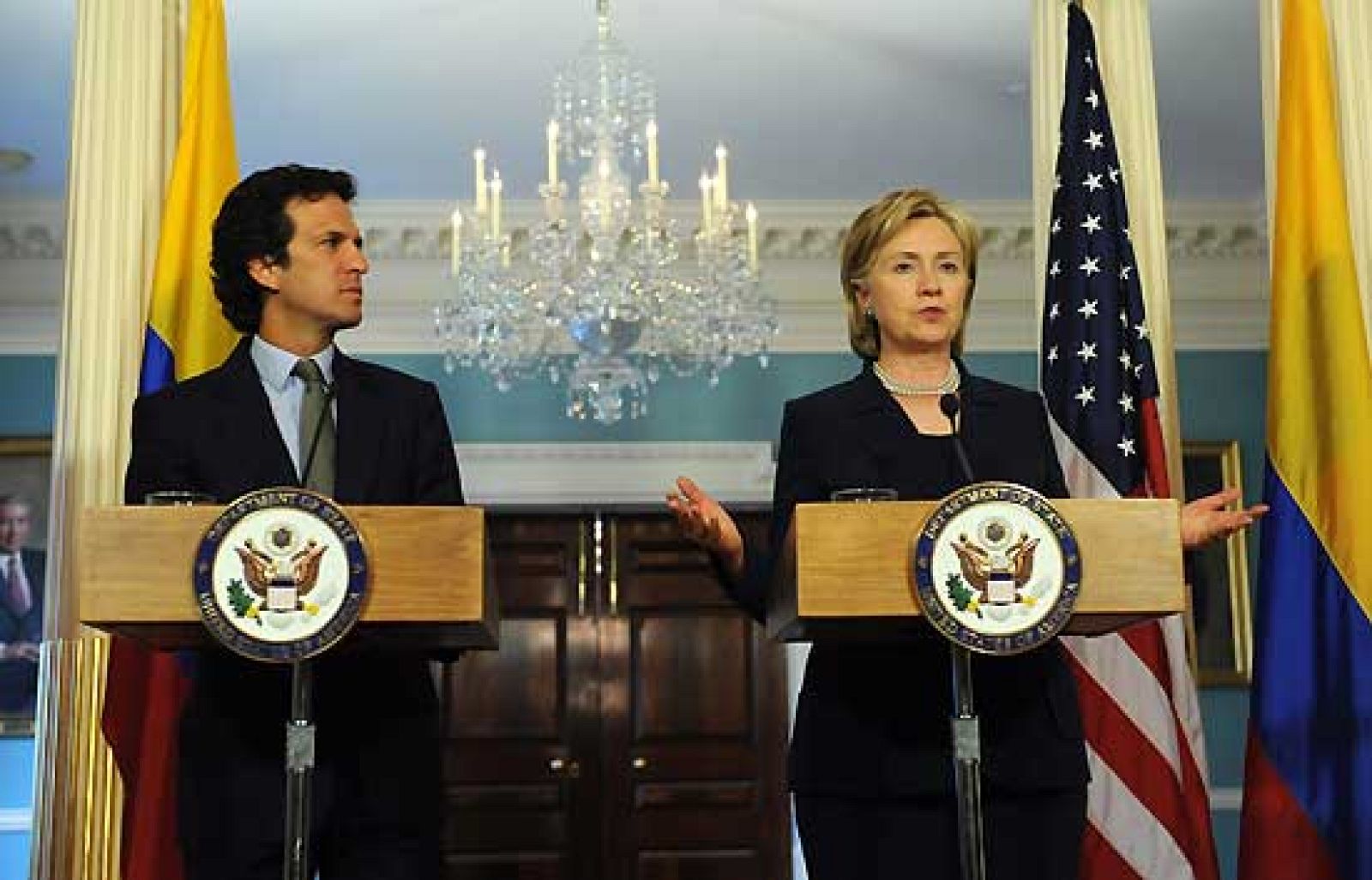Clinton ultima el acuerdo con Colombia | Ver