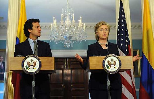  - Clinton ultima el plan con Colombia