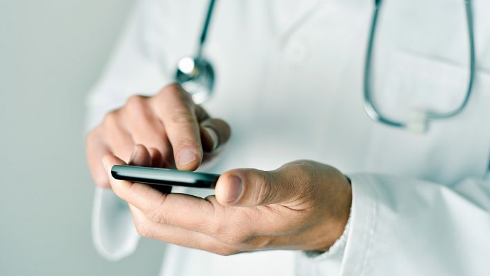 Telediario 1 - Denuncian falta de atención médica presencial a una mujer fallecida con COVID-19 en Extremadura