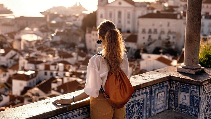 Telediario 1 - El sector turístico sufre pérdidas de hasta 100.000 millones de euros por el coronavirus