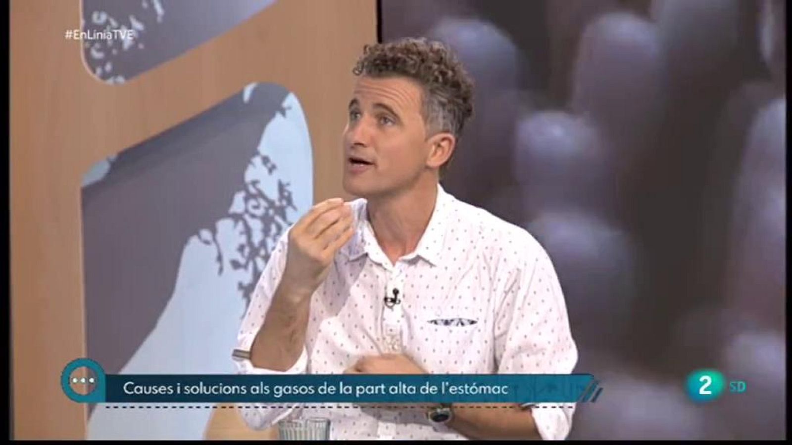 En Línia - gasos intestinals, l'impacte d'internet i community managers