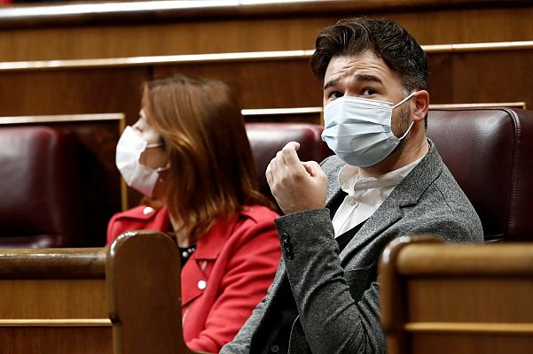  - Rufián a Vox: "Ustedes antes hacían las mociones con tricornio y con pistolas"