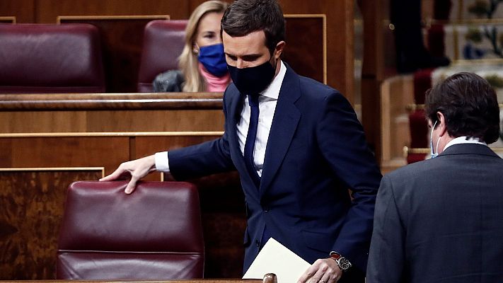 Informativo 24h - Casado carga contra Abascal: "Hoy Sánchez sale a hombros de los diputados de Vox. Vaya capote le ha echado"