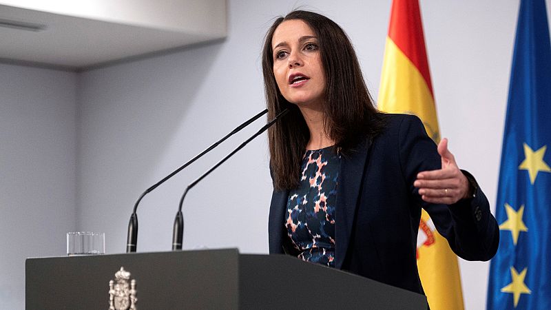 Arrimadas llama a Sánchez y le ofrece sus 10 escaños "leales" para decretar el estado de alarma "si es necesario"