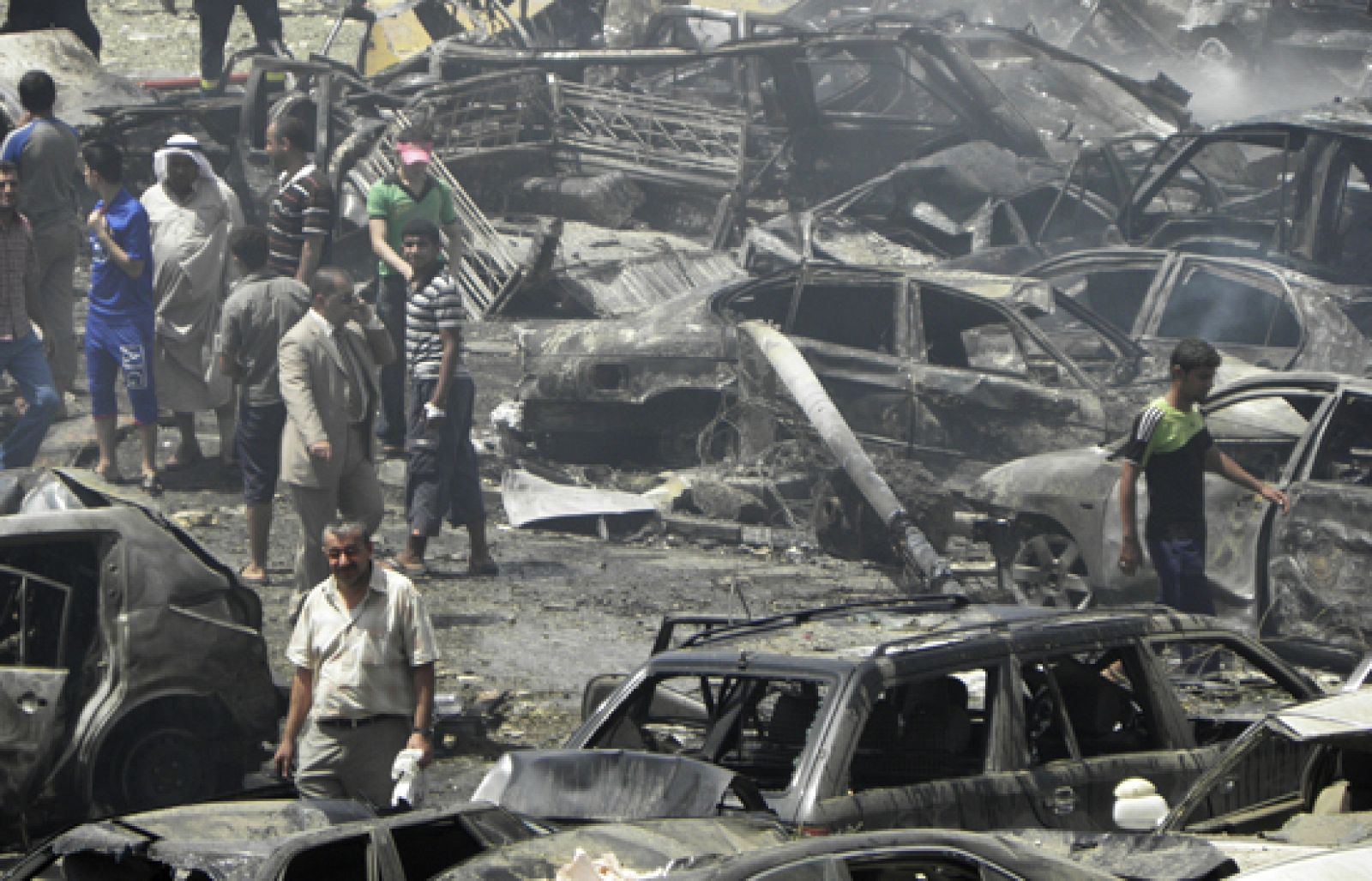 Múltiples explosiones en Irak causan casi un centenar de muertos | Ver