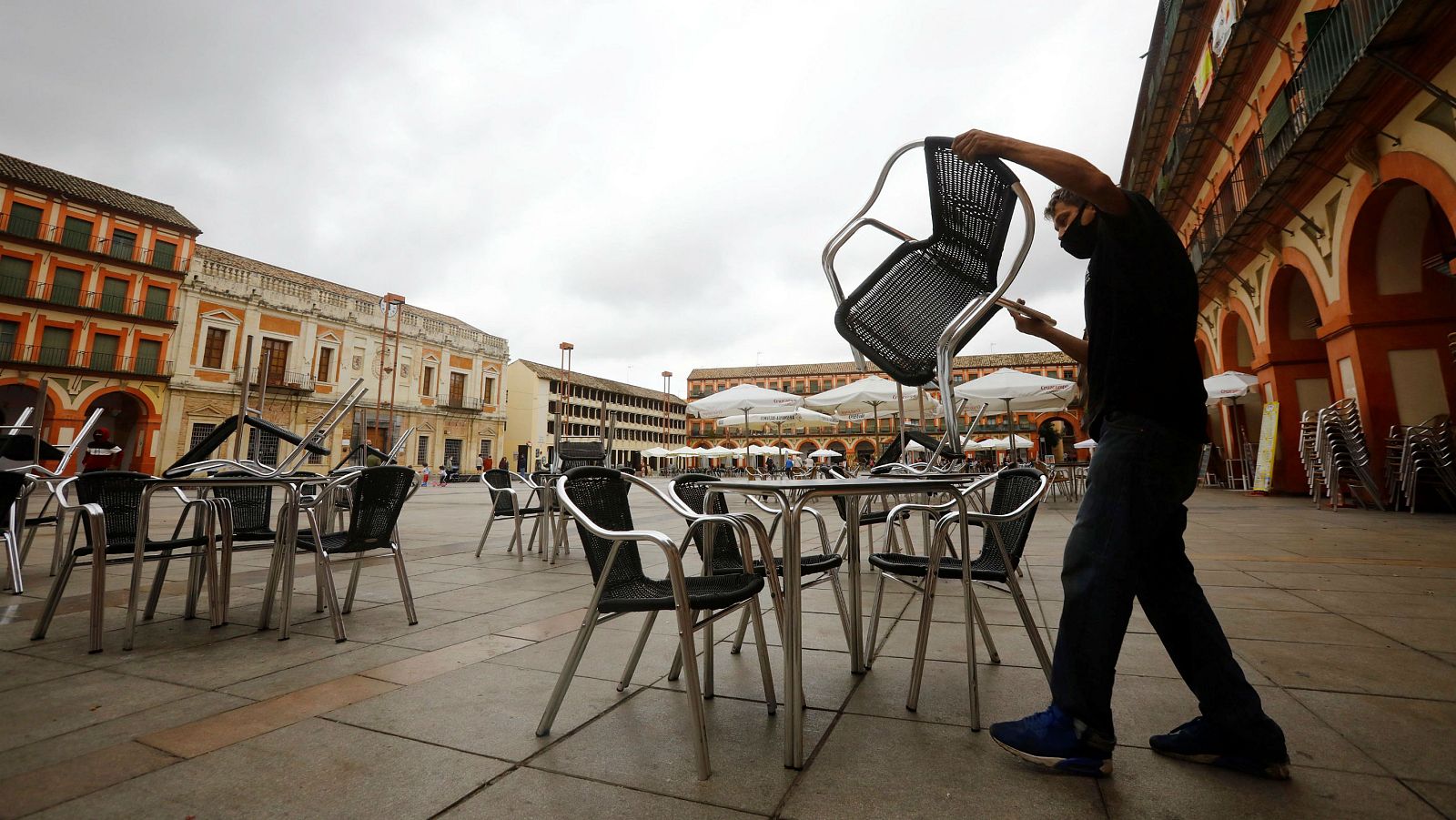 España cierra la peor semana de la segunda ola