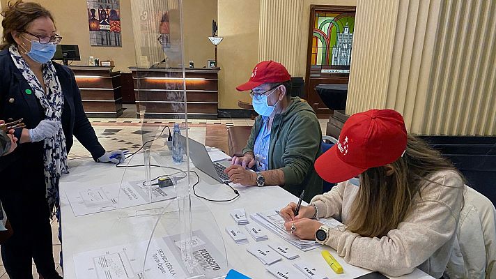 Telediario 1 - "Apruebo" o "Rechazo" las dos opciones del plebiscito sobre la actual Constitución chilena