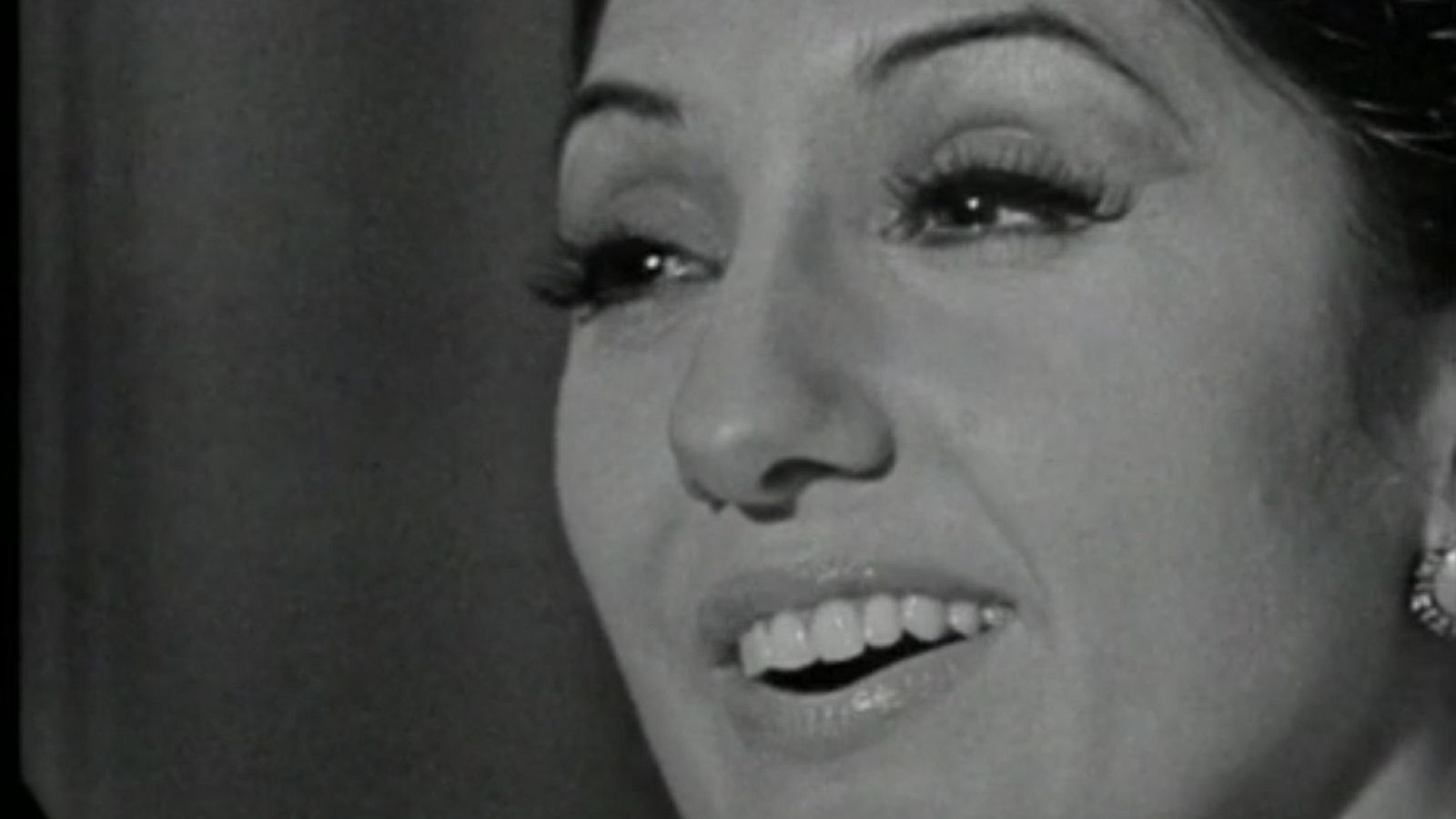 Luces en la noche - Dolores Abril