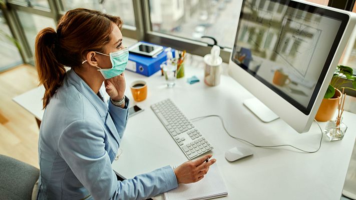 Telediario 1 - Subida de un 0,9 % en el salario de los funcionarios