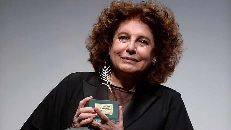 Charo López recoge la Espiga de Honor en Valladolid en reconocimiento a su carrera