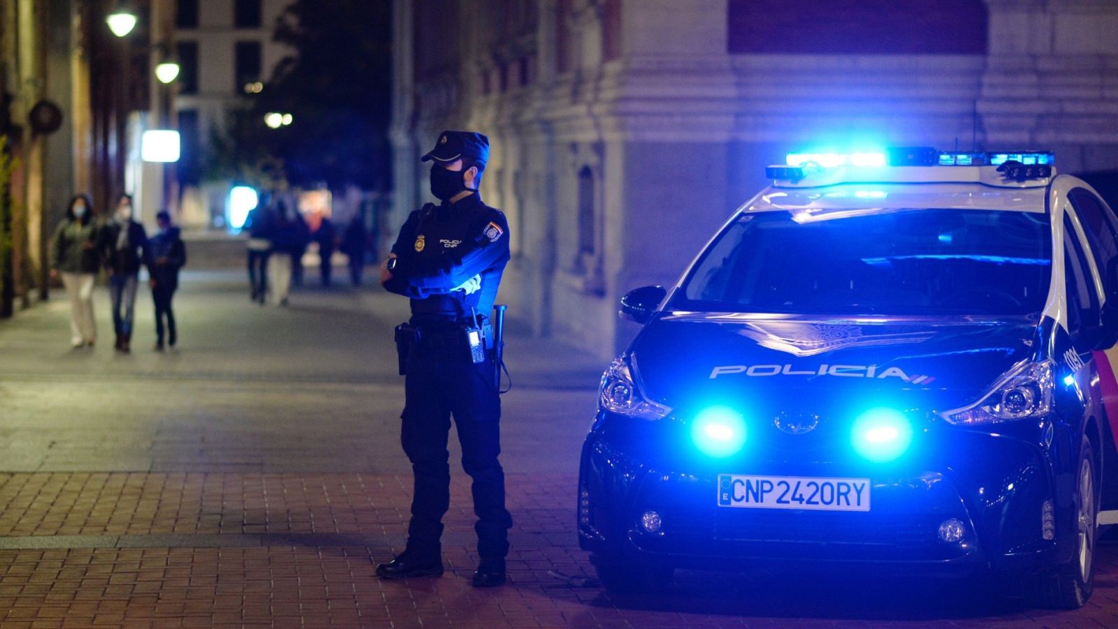Botellones, reuniones ilegales o incumplimientos del toque de queda empañan el arranque del nuevo estado de alarma