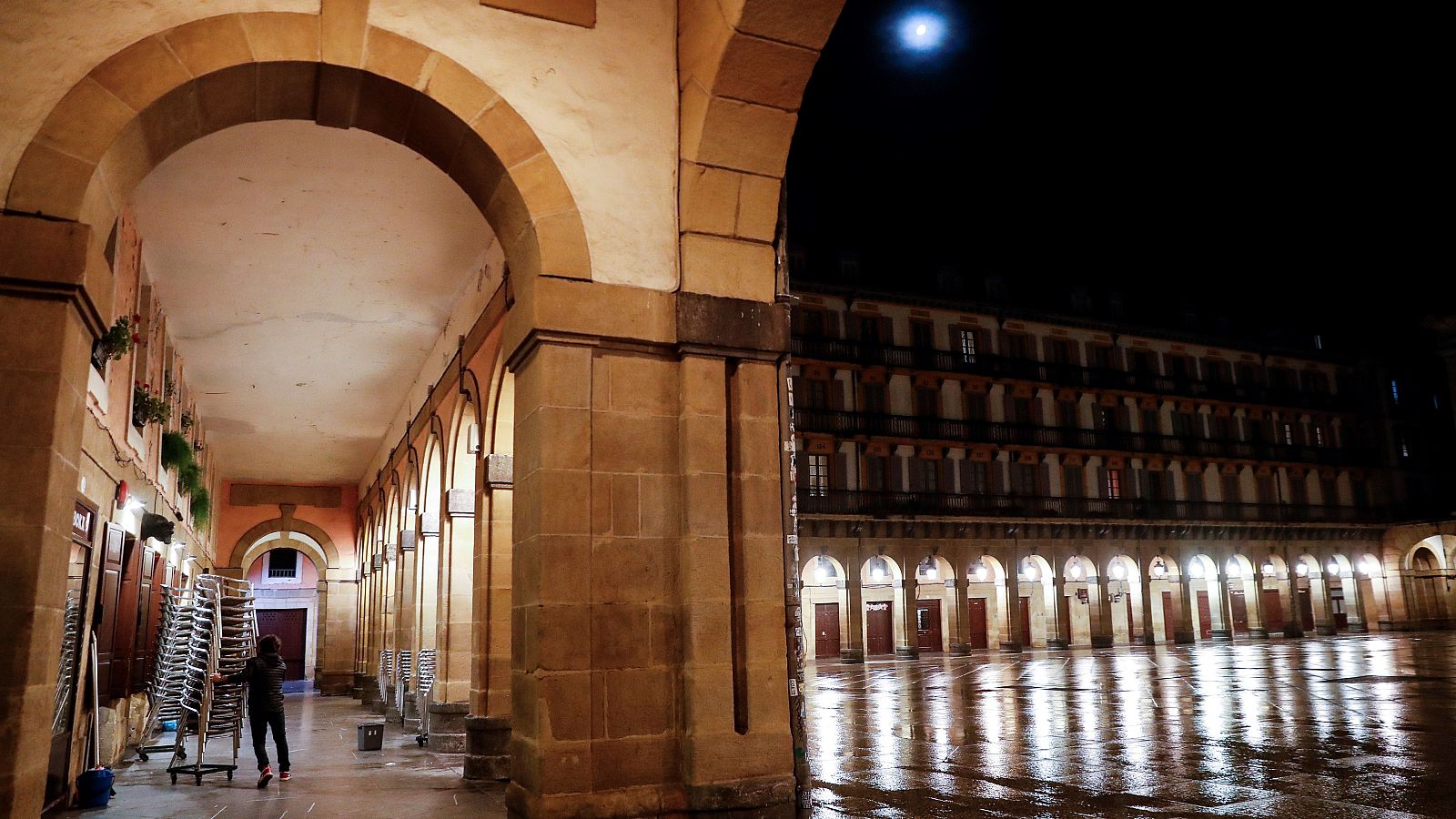 Coronavirus - El Gobierno vasco decreta que los ciudadanos no puedan salir del municipio de residencia - RTVE.es - Telediario 1 | Ver