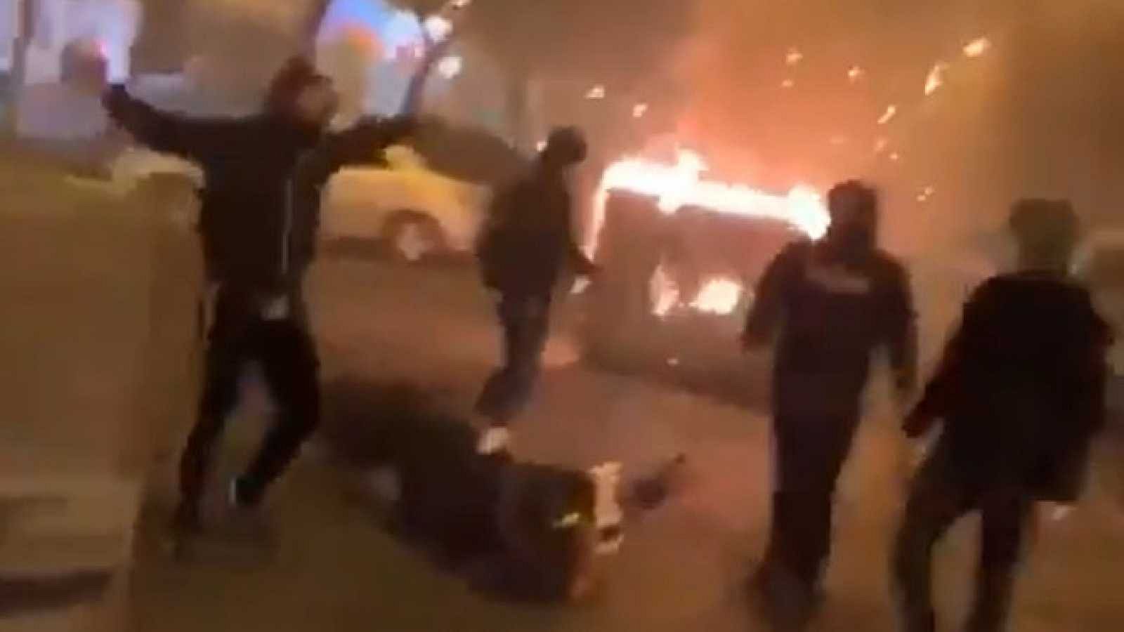 Disturbios en Sevilla tras una protesta en contra del toque de queda | Ver